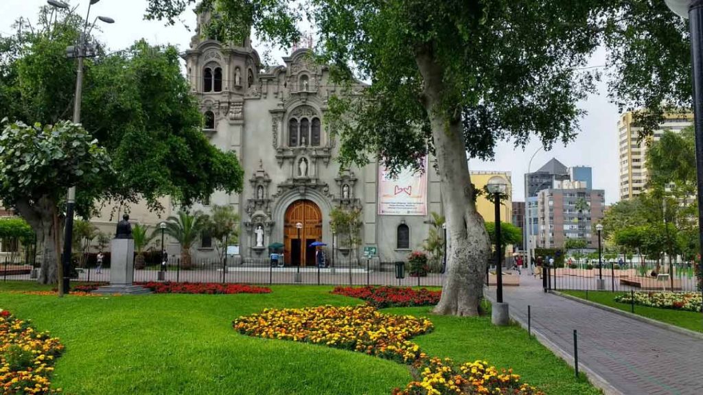 Parque Kennedy - Miraflores